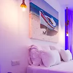 Ξενοδοχείο με διαμερίσματα Blue Harbour Boutique 4*