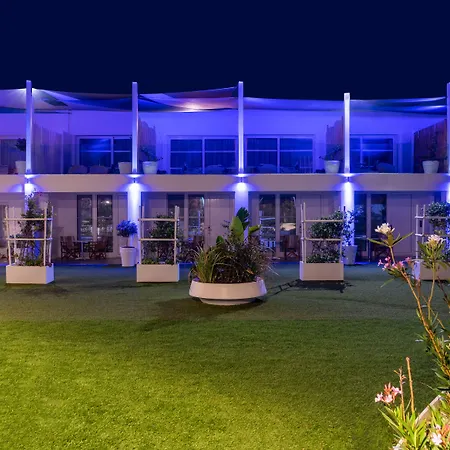 Blue Harbour Boutique أيا نابا