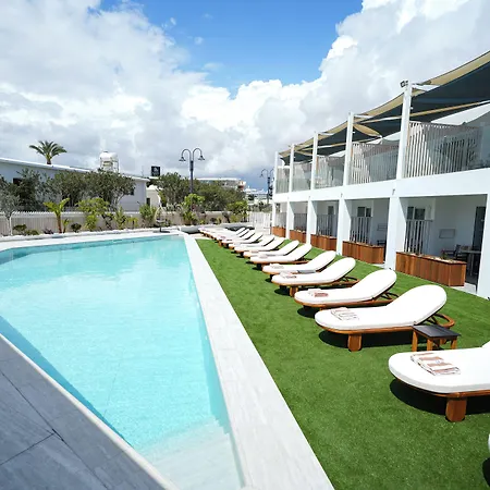 Blue Harbour Boutique 4* アヤナパ