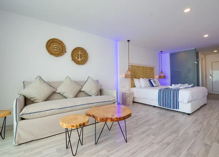 Blue Harbour Boutique Aparthotel 4*