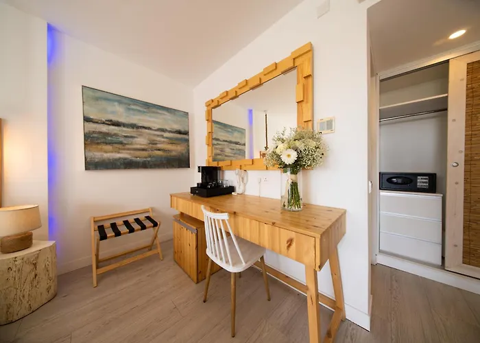 Blue Harbour Boutique Aparthotel